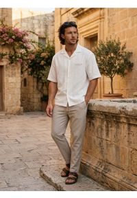 Sinsay - Koszula relaxed z krótkim rękawem z domieszką lnu - kremowy. Kolor: kremowy. Materiał: len. Długość rękawa: krótki rękaw. Długość: krótkie #1