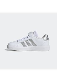 Buty sportowe dla dzieci Adidas Grand Court. Materiał: kauczuk, syntetyk, skóra. Szerokość cholewki: normalna. Sport: turystyka piesza