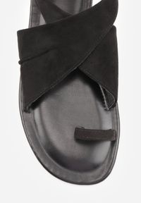 Born2be - Czarne Płaskie Sandały VICES z Imitacji Zamszu z Paskiem na Duży Palec Zepae. Okazja: do pracy, na co dzień. Zapięcie: pasek. Kolor: czarny. Materiał: zamsz. Sezon: lato. Styl: elegancki, klasyczny, casual #3