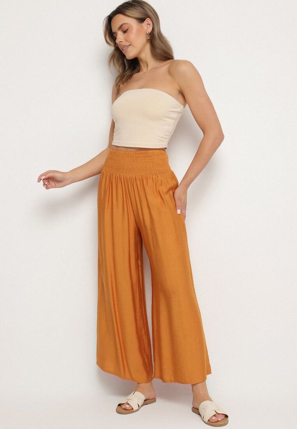 Born2be - Pomarańczowe Wiskozowe Szerokie Spodnie z Wysokim Stanem Orrilia. Okazja: na co dzień. Stan: podwyższony. Kolor: pomarańczowy. Materiał: wiskoza. Styl: elegancki, klasyczny, casual
