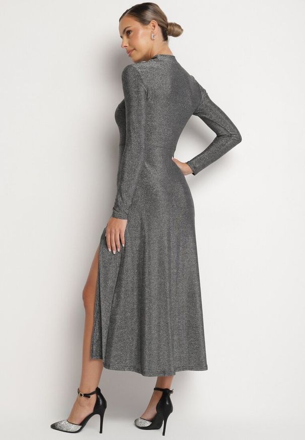 Born2be - Srebrna Sukienka z Wiskozą Ozdobiona Brokatem w Eleganckim Stylu Werirra. Okazja: na imprezę. Kolor: srebrny. Materiał: wiskoza. Wzór: aplikacja. Styl: elegancki