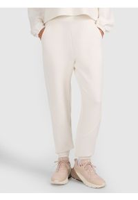 4f - 4F Spodnie dresowe joggery z modalem damskie - białe XXL. Kolor: biały. Materiał: dresówka. Wzór: ze splotem, gładki. Sport: fitness #2