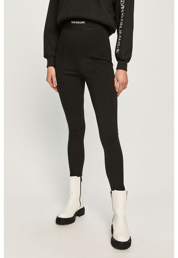 Calvin Klein Jeans - Legginsy. Kolor: czarny. Materiał: elastan, dzianina, poliamid, wiskoza. Wzór: gładki