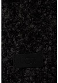 Ugg - UGG Szalik z domieszką wełny Boucle Ribbed Scarf kolor czarny gładki. Kolor: czarny. Materiał: wełna. Wzór: gładki