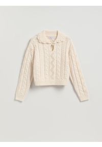 Reserved - Sweter z ozdobnym splotem - kremowy. Kolor: kremowy. Materiał: dzianina. Wzór: ze splotem