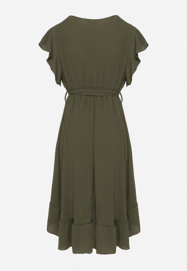 Born2be - Ciemnozielona Rozkloszowana Sukienka Ozdobiona Falbanką i Paskiem Natiellea. Okazja: na co dzień. Typ kołnierza: kołnierz z falbankami. Kolor: zielony. Wzór: aplikacja. Styl: casual