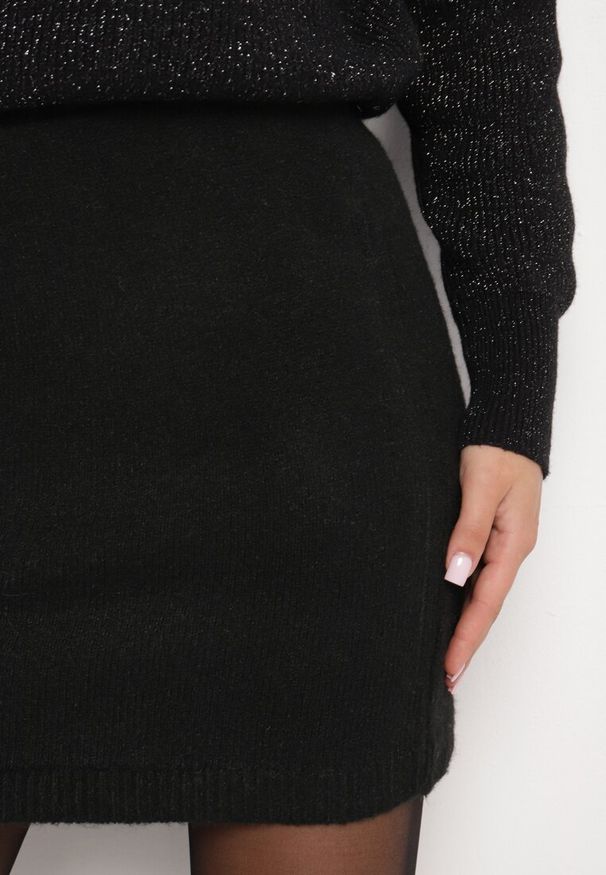 Born2be - Czarna Dzianinowa Spódnica z Domieszką Wełny o Prostym Kroju z Gumką w Talii Pariella. Okazja: na spotkanie biznesowe, na spacer. Kolor: czarny. Materiał: dzianina, wełna. Sezon: zima, jesień, wiosna. Styl: biznesowy, klasyczny, elegancki