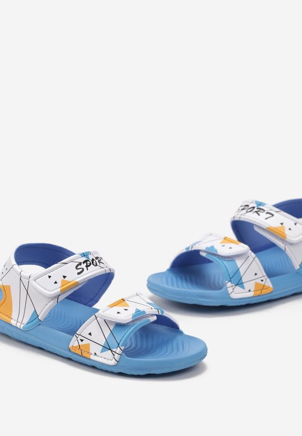 Born2be - Jasnoniebieskie Sandały na Rzepy z Geometrycznymi Wzorami Sarniema. Zapięcie: rzepy. Kolor: niebieski. Wzór: geometria. Styl: wakacyjny