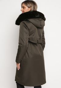 Born2be - Zielona Kurtka za Kolano ze Ściągaczem i Kapturem z Futerkiem Adoresa. Kolor: zielony. Materiał: futro #2