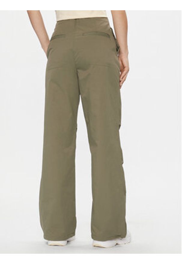 Calvin Klein Jeans Spodnie materiałowe Parachute Pant J20J222609 Khaki Regular Fit. Kolor: brązowy. Materiał: syntetyk