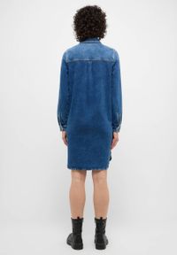 Damska Sukienka Mini Mustang Style Aloha Henley Dress Denim Blue 1015584 5000 701. Typ kołnierza: typu henley. Materiał: denim. Długość: mini #3