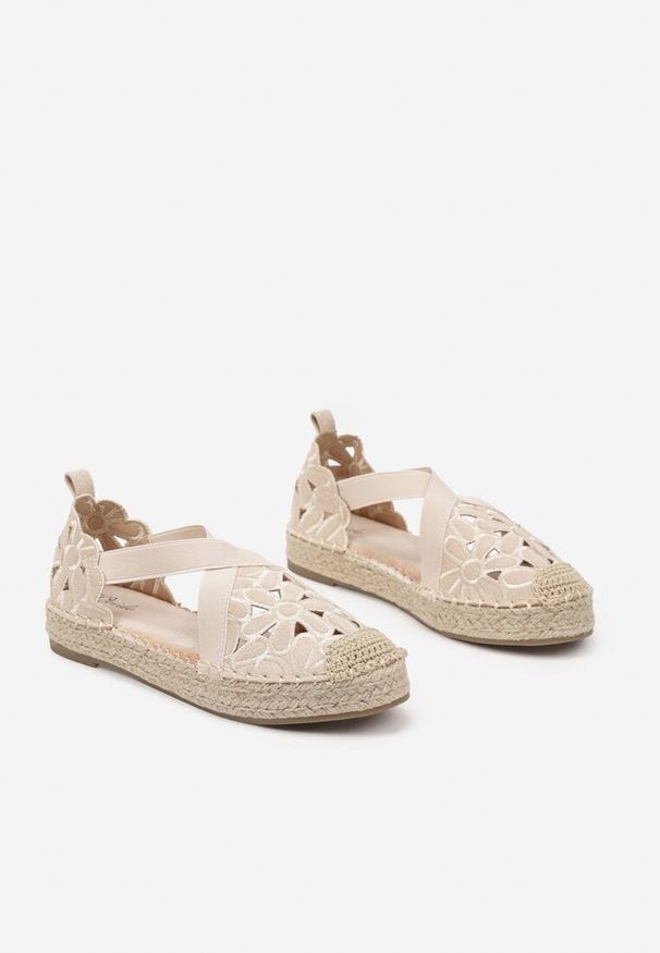Born2be - Beżowe Ażurowe Espadryle na Płaskiej Podeszwie z Paskami Eleandrel. Okazja: na spacer. Zapięcie: pasek. Kolor: beżowy. Materiał: jedwab, jeans. Wzór: ażurowy. Sezon: wiosna. Obcas: na płaskiej podeszwie. Styl: elegancki, klasyczny