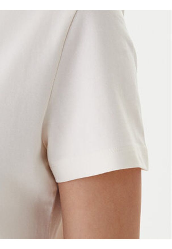 Guess T-Shirt V3BI11 J1314 Écru Regular Fit. Kolor: kremowy. Materiał: bawełna