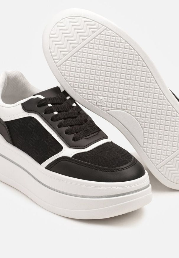 Born2be - Czarno-Białe Sneakersy na Grubej Podeszwie Ozdobione Tłoczeniem Nalliera. Okazja: na co dzień. Zapięcie: sznurówki. Kolor: czarny. Materiał: jeans. Wzór: aplikacja