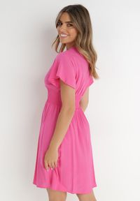Born2be - Różowa Sukienka z Wiskozy Saede. Okazja: na co dzień. Kolor: różowy. Materiał: wiskoza. Wzór: gładki. Sezon: lato. Typ sukienki: kopertowe. Styl: casual. Długość: mini #2