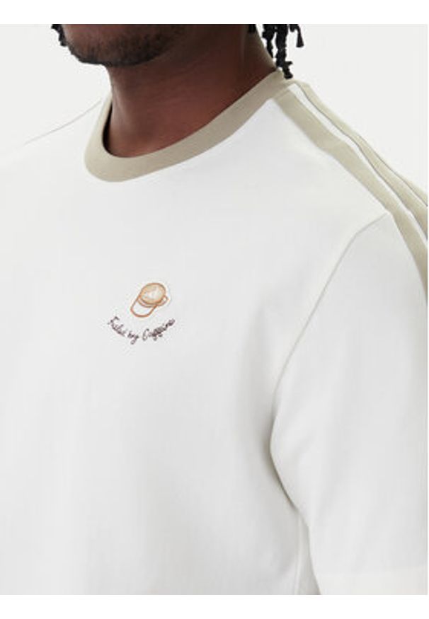 Adidas - adidas T-Shirt Lux Coffee Cafe Cup Graphic JZ5072 Biały Loose Fit. Kolor: biały. Materiał: bawełna