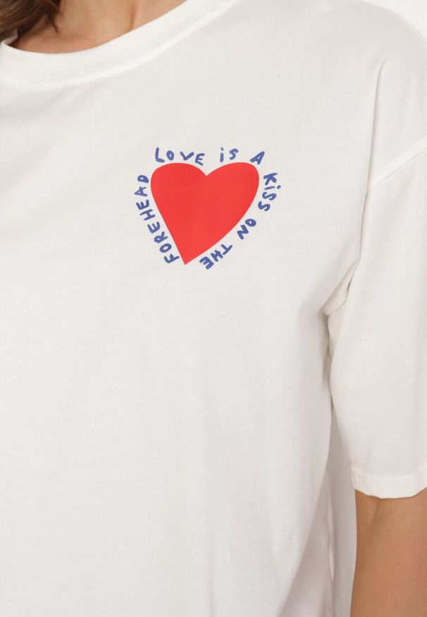 Born2be - Jasnobeżowy Bawełniany T-shirt z Motywem Serca Liorlie. Okazja: na spacer, na co dzień. Kolor: beżowy. Materiał: bawełna. Styl: casual, klasyczny