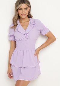 Born2be - Fioletowa Sukienka o Rozkloszowanym Kroju z Gumką w Pasie i Ozdobnymi Falbankami Werdia. Okazja: na co dzień. Typ kołnierza: kołnierz z falbankami. Kolor: fioletowy. Typ sukienki: rozkloszowane, proste. Styl: klasyczny, casual #1