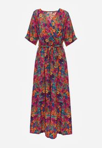 Renee - Różowa Sukienka z Wiskozy Lylian. Kolor: różowy. Materiał: wiskoza. Wzór: kwiaty, aplikacja. Sezon: lato. Typ sukienki: kopertowe. Styl: retro, elegancki. Długość: maxi #3