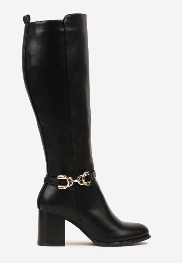 Renee - Czarne Kozaki na Słupkowym Obcasie Zdobione Metalową Aplikacją przy Cholewce Resiona. Okazja: na co dzień. Kolor: czarny. Materiał: jeans. Szerokość cholewki: normalna. Wzór: aplikacja. Obcas: na obcasie. Styl: casual, elegancki. Wysokość obcasa: średni