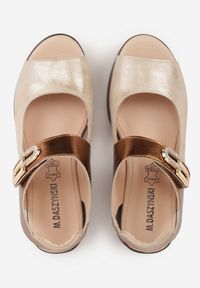 Born2be - Brązowe Sandały ze Skóry Naturalnej na Koturnie z Metaliczną Ozdobą i Cyrkoniami Charevera. Okazja: na co dzień. Zapięcie: rzepy. Kolor: brązowy. Materiał: skóra. Wzór: aplikacja. Obcas: na koturnie. Styl: casual, elegancki #7