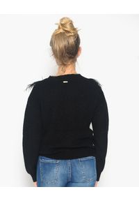 CRISTINAEFFE MILANO - Czarny sweter z piórami. Kolor: czarny. Materiał: materiał. Wzór: aplikacja, ze splotem. Sezon: zima, jesień. Styl: klasyczny #2