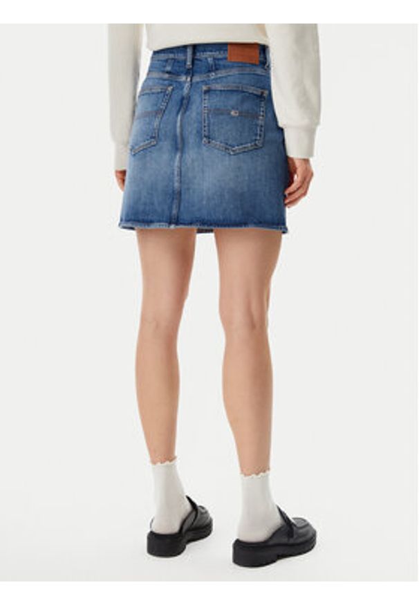 Tommy Jeans Spódnica jeansowa DW0DW20136 Niebieski Mom Fit. Kolor: niebieski. Materiał: bawełna