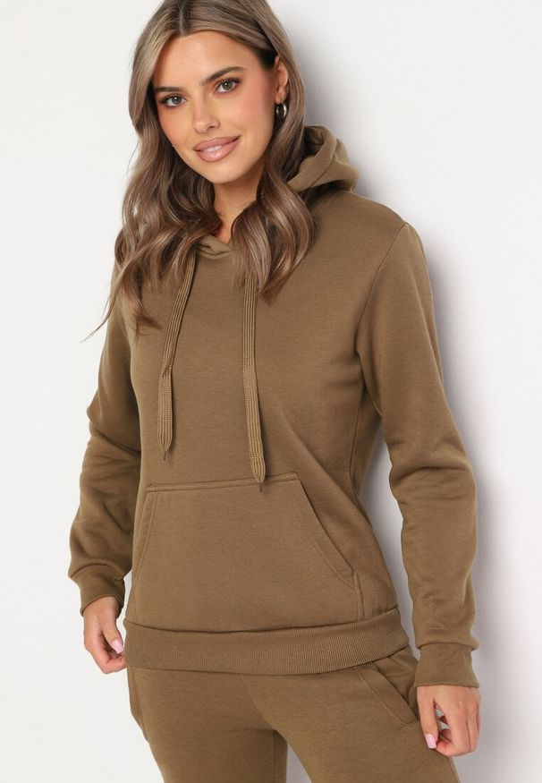 Born2be - Ciemnozielona Bluza z Kapturem Kasseia. Typ kołnierza: kaptur. Kolor: zielony. Materiał: dzianina, polar. Styl: klasyczny