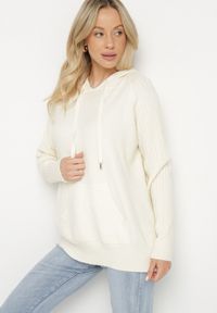 Born2be - Jasnobeżowy Sweter z Kapturem i Kieszenią z Domieszką Kaszmiru Neriele. Okazja: na co dzień. Typ kołnierza: kaptur. Kolor: beżowy. Materiał: kaszmir. Wzór: aplikacja. Styl: casual #7