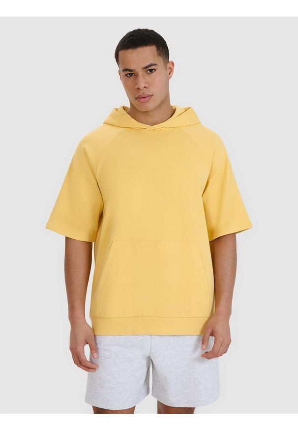 4f - 4F Bluza dresowa z krótkim rękawem z kapturem męska - żółta M. Okazja: na co dzień. Typ kołnierza: kaptur. Kolor: żółty. Materiał: dresówka. Długość rękawa: krótki rękaw. Długość: krótkie. Wzór: gładki, ze splotem. Styl: casual, sportowy