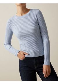Sinsay - Klasyczny prążkowany sweter - błękitny. Kolor: niebieski. Materiał: prążkowany. Styl: klasyczny #1