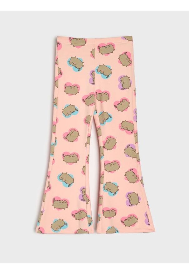 Sinsay - Spodnie flare ze wzorem Pusheen The Cat - różowy. Kolor: różowy