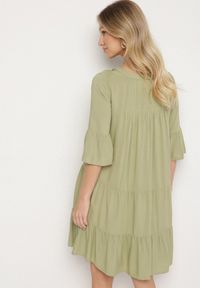 Born2be - Zielona Rozkloszowana Sukienka z Wiskozy z Falbanami Izleia. Okazja: na co dzień. Kolor: zielony. Materiał: wiskoza. Styl: casual, elegancki #7