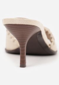 Renee - Beżowe Klapki Peep Toe na Szpilce Zdobione Przeszyciami i Kokardką Charvienne. Okazja: na co dzień. Nosek buta: otwarty. Kolor: beżowy. Wzór: aplikacja. Sezon: lato. Obcas: na szpilce. Styl: casual, retro, elegancki #9