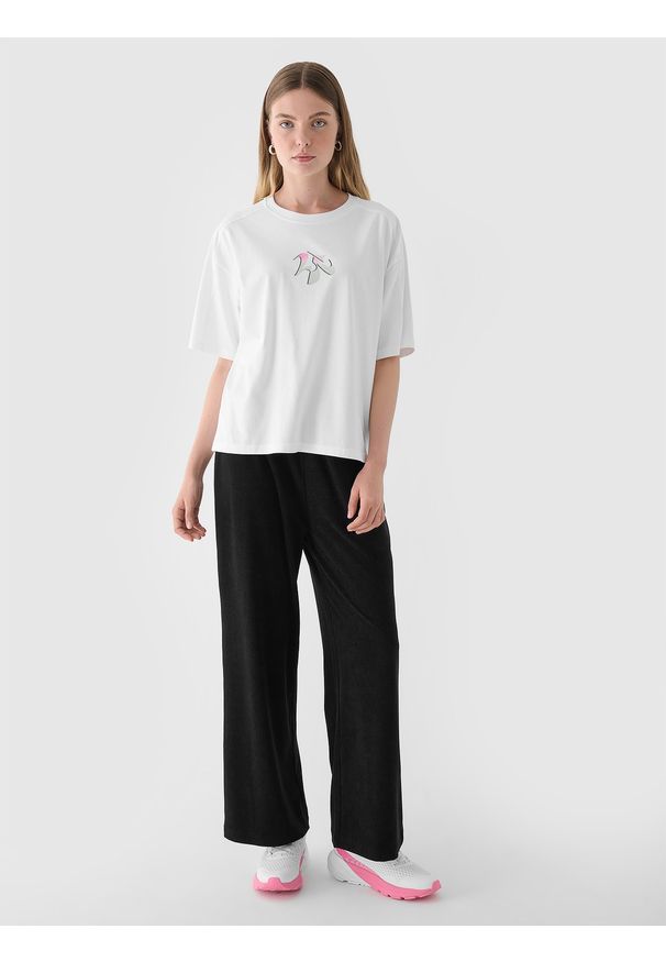 4f - 4F T-shirt oversize z nadrukiem damski - biały XS. Okazja: na co dzień. Kolor: biały. Materiał: bawełna, jersey, dzianina. Wzór: nadruk. Styl: sportowy, klasyczny, casual