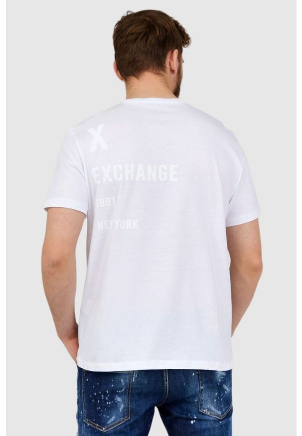 Armani Exchange - ARMANI EXCHANGE Biały t-shirt męski z białym logo, Rozmiar XL. Kolor: biały. Materiał: prążkowany. Wzór: nadruk