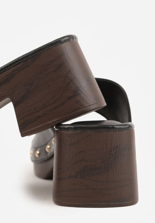 Born2be - Czarne Klapki na Obcasie i Platformie z Kwadratowym Noskiem i Nitami Ellebianca. Okazja: na co dzień. Kolor: czarny. Materiał: jeans. Obcas: na obcasie. Styl: boho, casual. Wysokość obcasa: średni