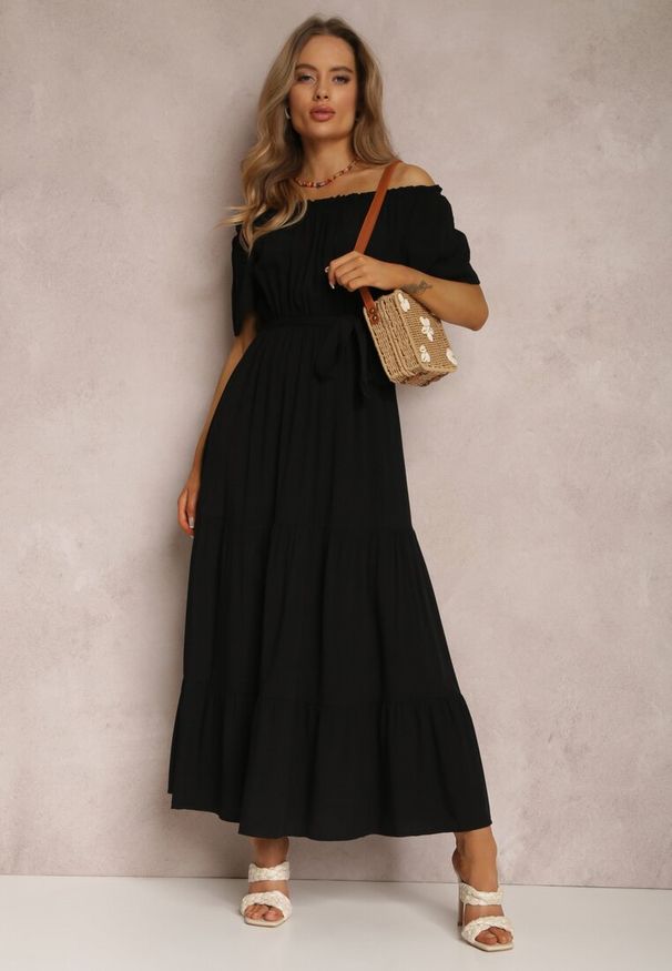 Renee - Czarna Sukienka Amiphiphae. Kolor: czarny. Materiał: materiał. Długość rękawa: krótki rękaw. Wzór: aplikacja. Długość: maxi