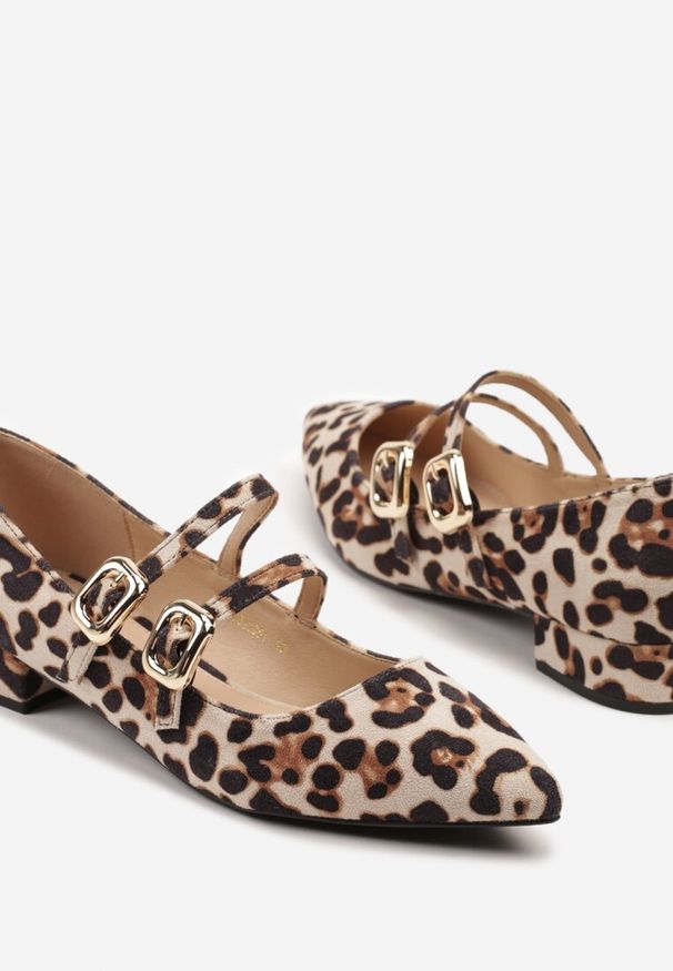 Born2be - Panterkowe Czółenka ze Szpiczastym Noskiem i Klamrami Odilissa. Okazja: na co dzień, na spotkanie biznesowe. Nosek buta: szpiczasty. Zapięcie: klamry. Styl: biznesowy, klasyczny, casual