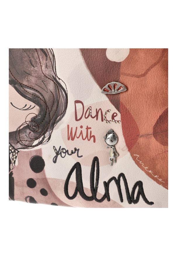 Pomarańczowa Damska Listonoszka Na Ramię Anekke Z Laleczką. Kolor: pomarańczowy. Wzór: aplikacja. Materiał: zdobione. Styl: boho, casual. Rodzaj torebki: na ramię