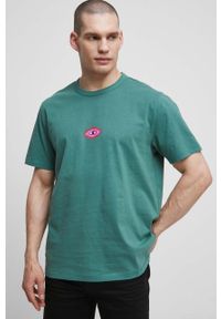 medicine - Medicine t-shirt bawełniany męski kolor zielony z nadrukiem. Kolor: zielony. Materiał: bawełna. Długość rękawa: krótki rękaw. Długość: krótkie. Wzór: nadruk. Styl: klasyczny #2