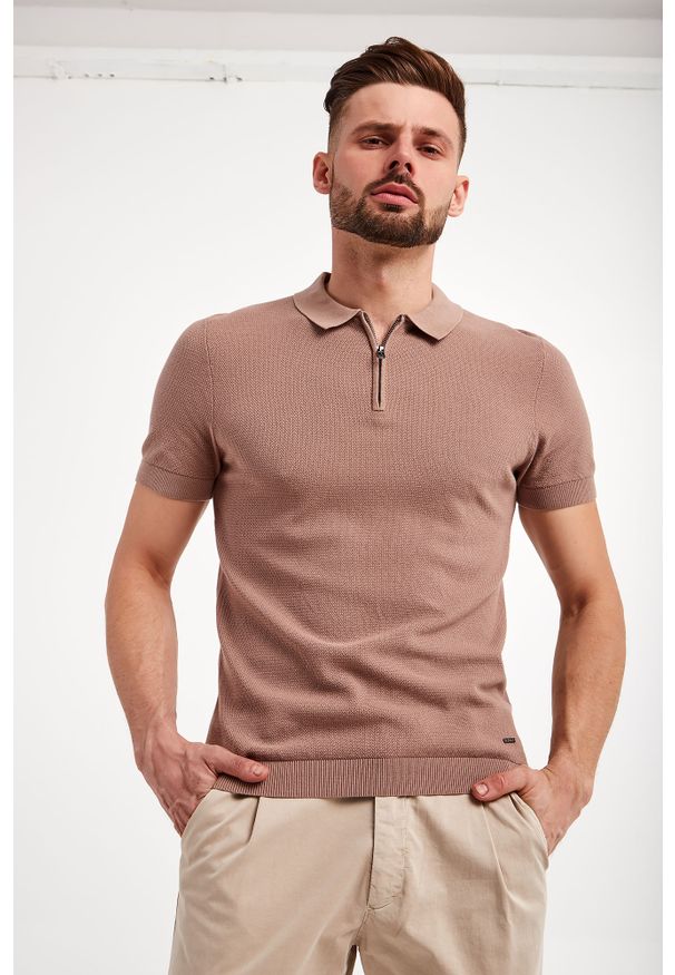 Polo JOOP!. Typ kołnierza: polo. Materiał: bawełna, wiskoza. Długość rękawa: krótki rękaw. Długość: krótkie. Styl: klasyczny