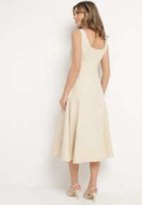 Born2be - Beżowa Klasyczna Sukienka o Rozkloszowanym Kroju Delure. Okazja: na imprezę. Typ kołnierza: dekolt kwadratowy. Kolor: beżowy. Wzór: aplikacja. Styl: klasyczny #6