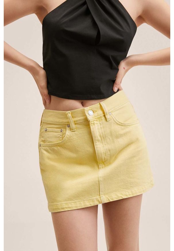 mango - Mango spódnica jeansowa Mom80 kolor żółty mini prosta. Okazja: na co dzień. Kolor: żółty. Materiał: jeans. Styl: casual