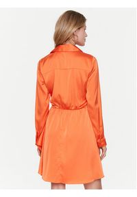 Guess Sukienka koszulowa Alya W2BK83 WF1T2 Pomarańczowy Regular Fit. Kolor: pomarańczowy. Materiał: syntetyk. Typ sukienki: koszulowe