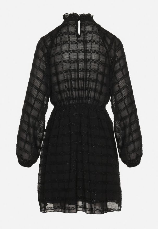 Born2be - Czarna Połyskująca Sukienka o Rozkloszowanym Kroju ze Stójką i Elastyczną Gumką w Pasie Venaraelle. Typ kołnierza: kołnierzyk stójkowy. Kolor: czarny. Wzór: aplikacja. Typ sukienki: rozkloszowane. Styl: klasyczny