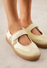 Renee - Żółte Tenisówki Sneakeriny z Paskiem na Rzep Pirel. Okazja: na co dzień. Zapięcie: rzepy. Kolor: żółty. Materiał: jeans, koronka. Wzór: gładki #2