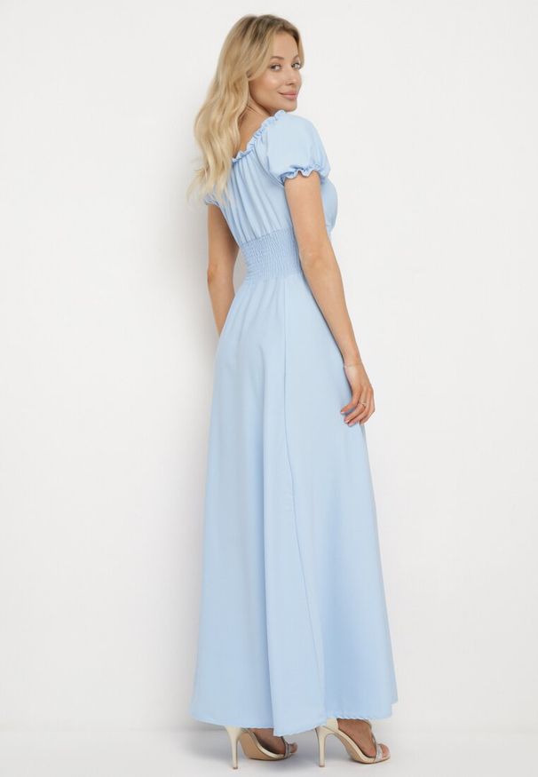 Born2be - Jasnoniebieska Wiskozowa Sukienka z Gumką w Pasie i Trójkątnym Dekoltem Quneri. Okazja: na imprezę, na randkę, na spacer. Kolor: niebieski. Materiał: wiskoza. Typ sukienki: sportowe. Styl: sportowy, elegancki