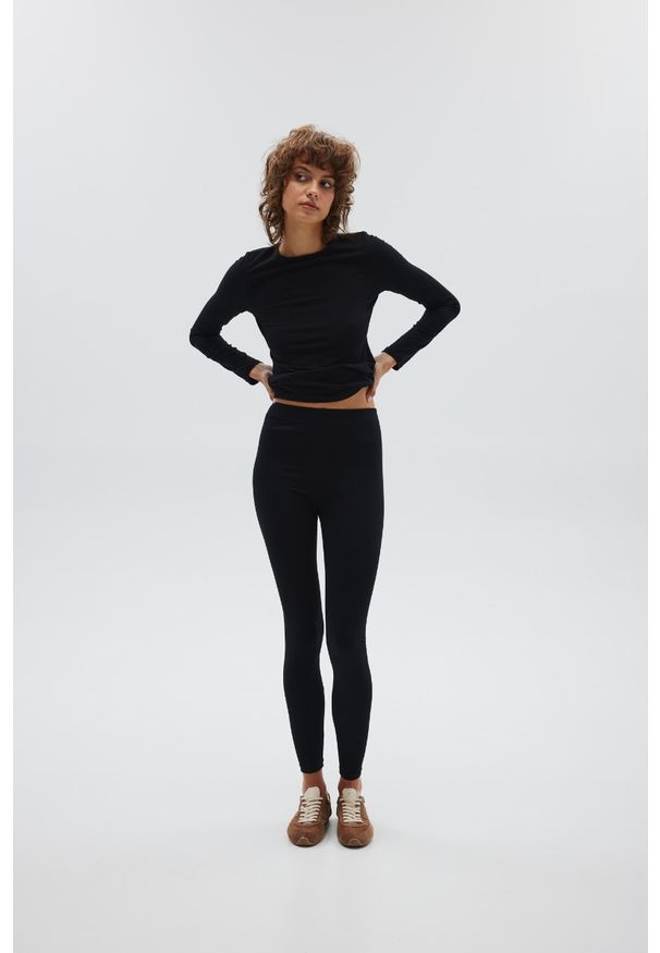 Marsala - Bawełniane legginsy w kolorze TOTALLY BLACK - SHAPE. Okazja: na co dzień. Materiał: bawełna. Styl: casual, sportowy