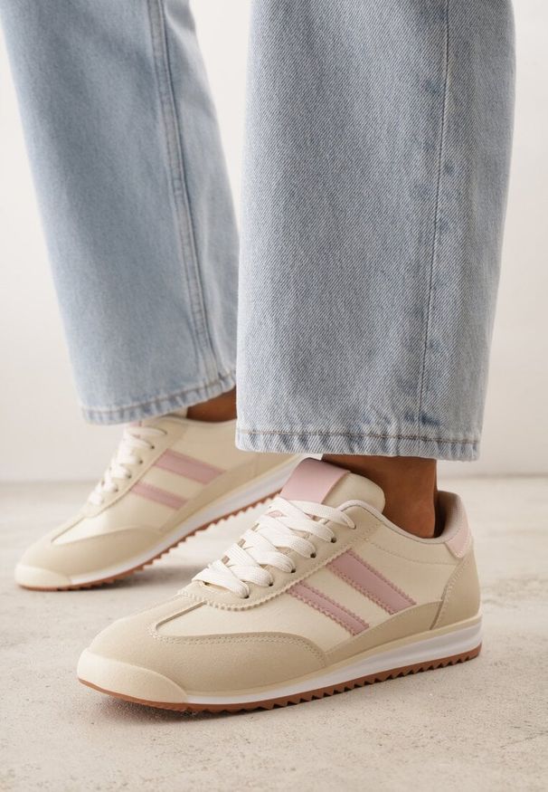Renee - Beżowe Sneakersy Ozdobione Dwoma Paskami Lannatea. Okazja: na co dzień. Zapięcie: pasek. Kolor: beżowy. Wzór: aplikacja